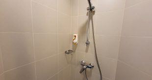 panduan menggunakan shower di kamar mandi hotel